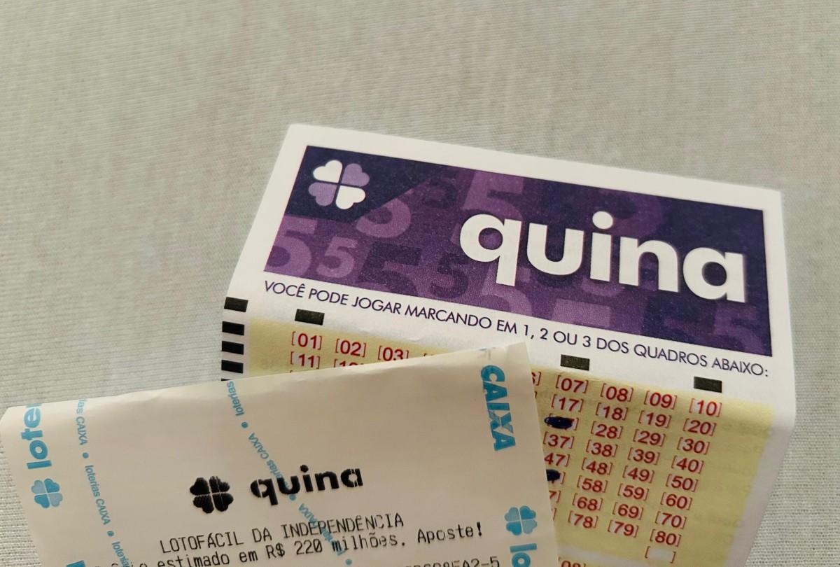 Volante da Quina com comprovante de aposta