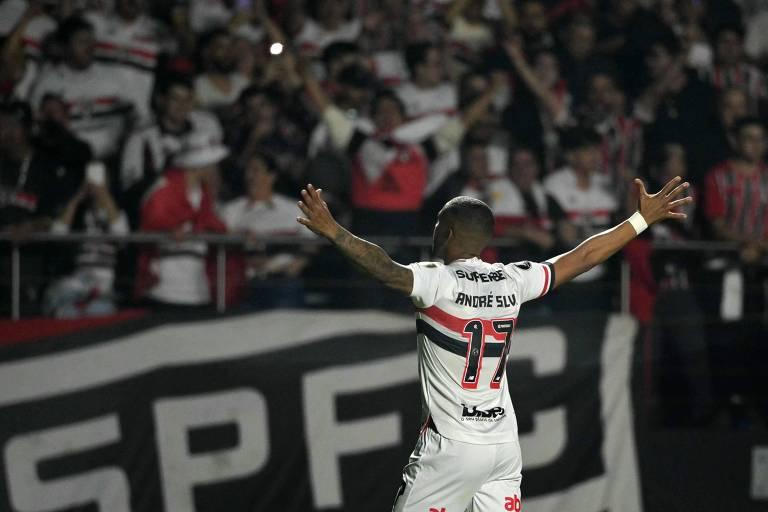 Jogador do São Paulo celebra a vitória