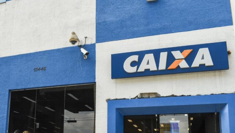 Caixa Econômica Federal é condenada a pagar horas extras a bancária em home office
