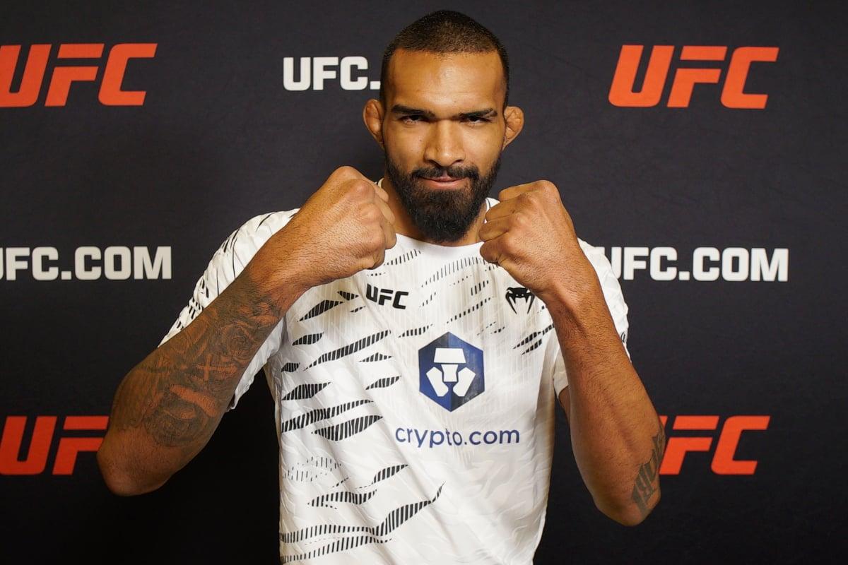 Brendson Ribeiro durante o media day do UFC Vegas 104