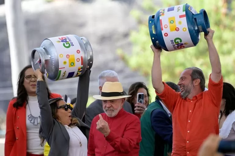 Governo Lula Lança o Programa “Gás do Povo” para 15,5 Milhões de Famílias