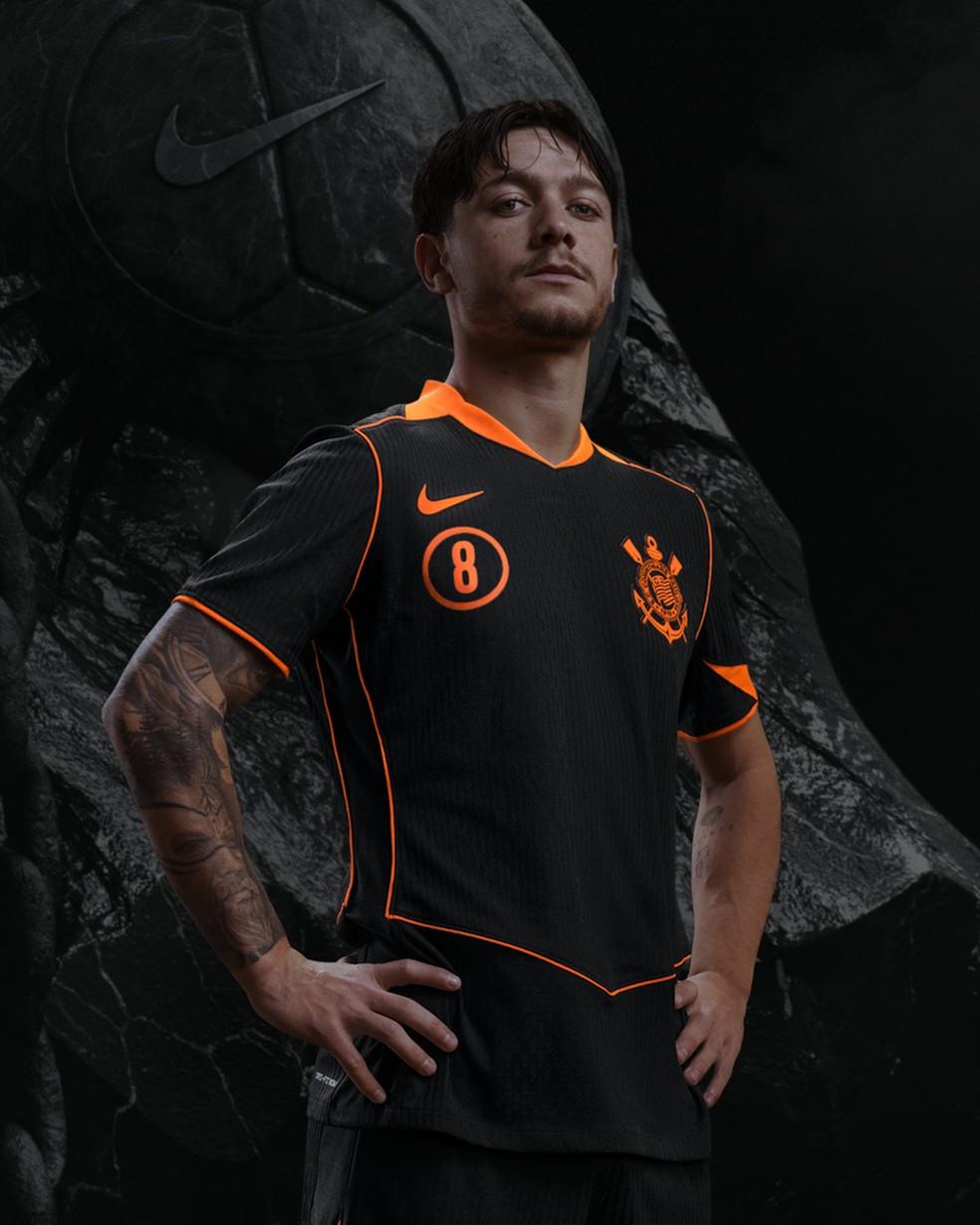 Garro em novo uniforme do Corinthians