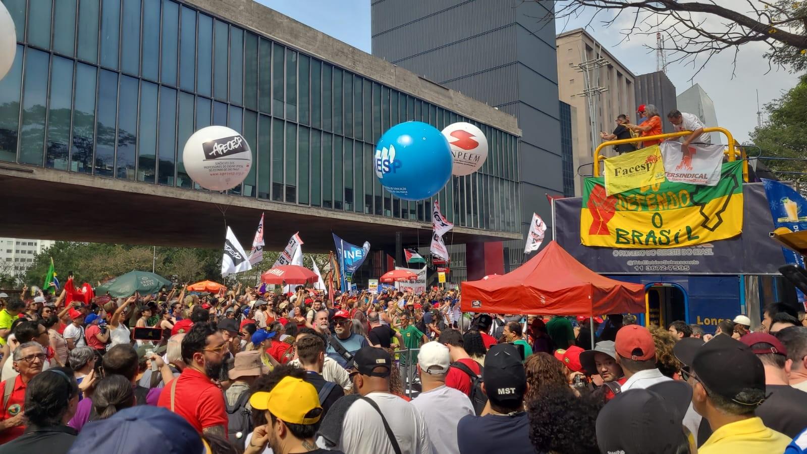 Em São Paulo, o MASP foi ponto de partida na manifestação contra PEC da Anistia e Blindagem