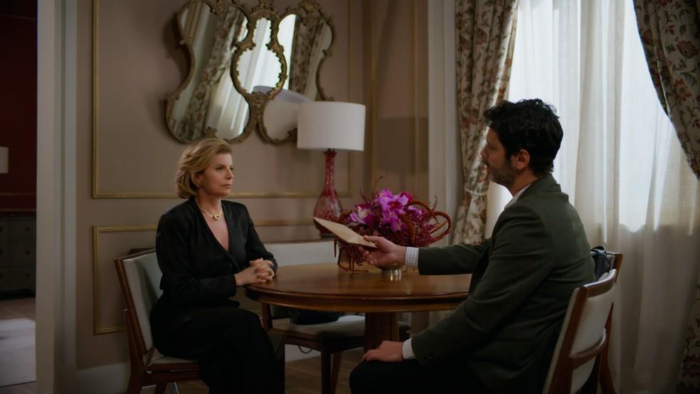 Em Vale Tudo, Odete planeja sabotar medicação de Marco Aurélio