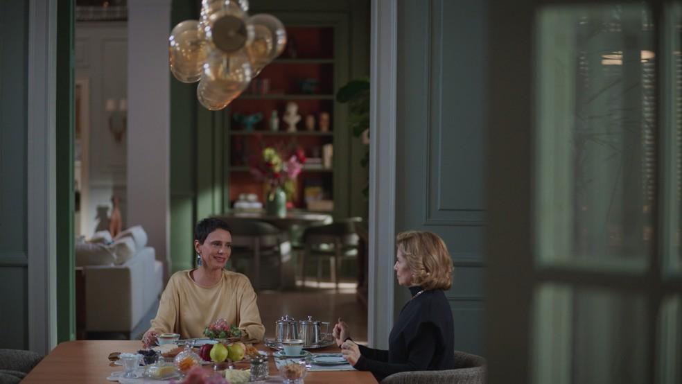 Durante o café, Odete revelará a Celina que pretende formalizar seu novo relacionamento