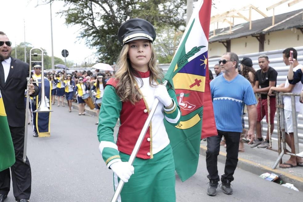 Público acompanha desfile de 7 de Setembro em Caruaru