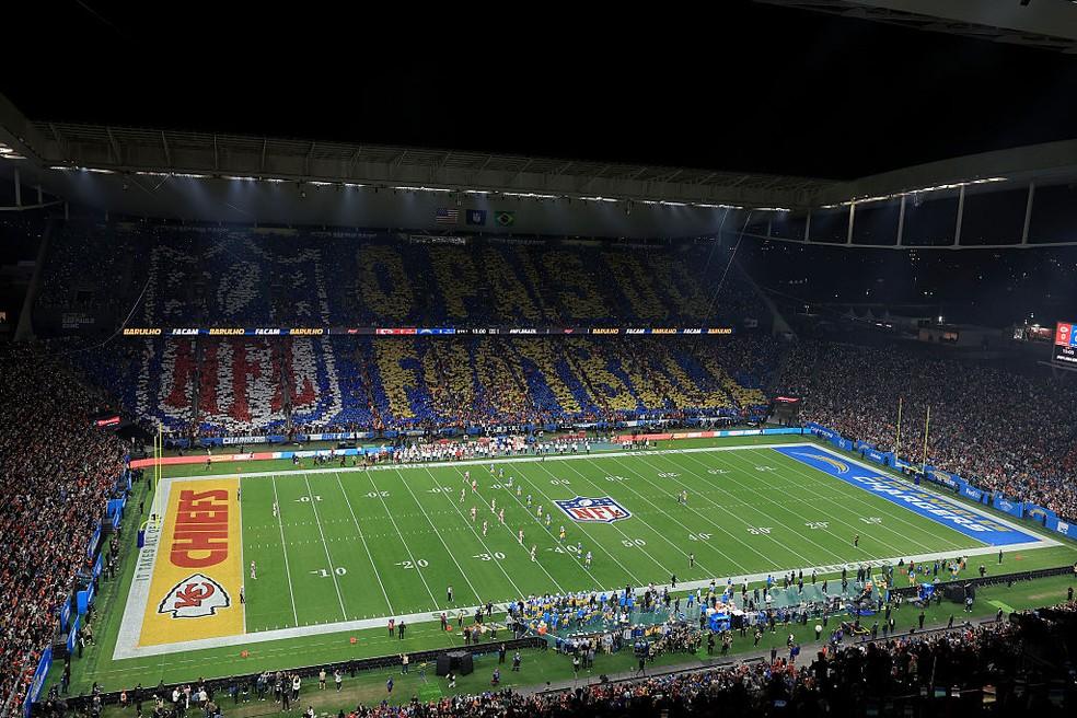 Mosaico 'O País do Football' nas arquibancadas
