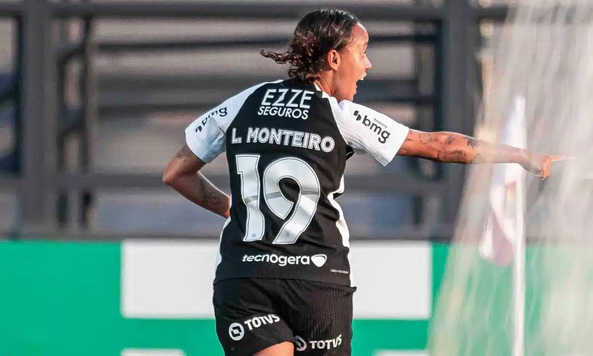 Letícia Monteiro do Corinthians marcando o primeiro gol contra o Bragantino