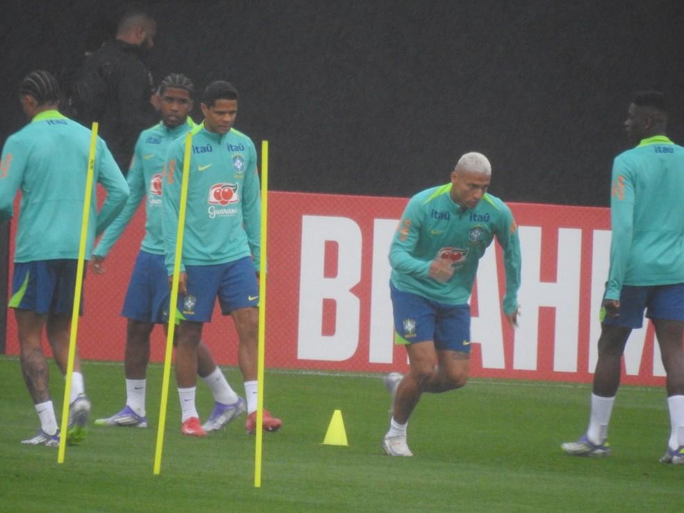 Jogadores da seleção brasileira em treino na Granja Comary