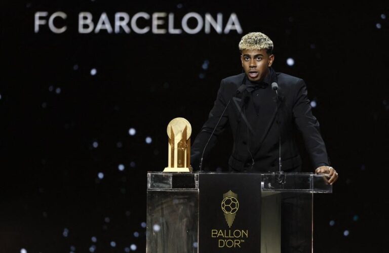 Bola de Ouro 2025: Lamine Yamal e Vicky López Brilham na Premiação