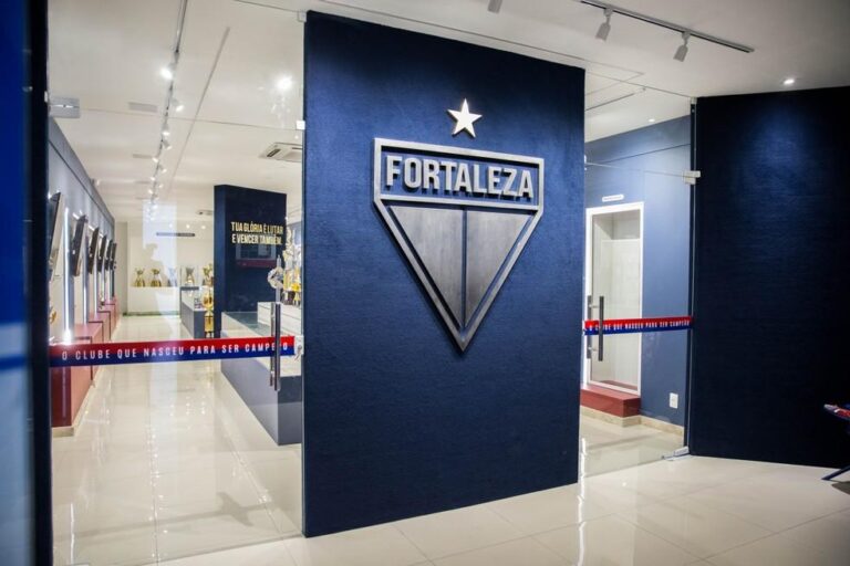 Fortaleza em crise: depois da saída de Renato Paiva, clube busca técnico com perfil defensivo