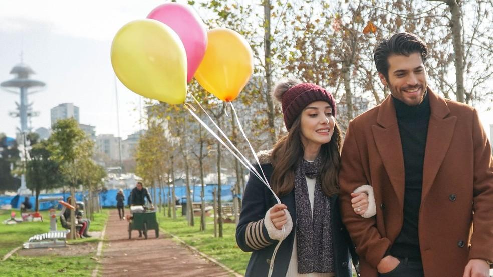 Casal protoganista de Dolunay, Özge Gürel e Can Yaman, conhecidos por seu par romântico em outra novela.