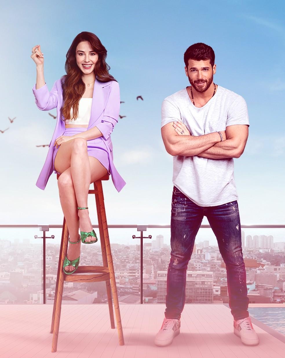 Protagonistas Can Yaman e Özge Gürel na novela Senhor Errado.