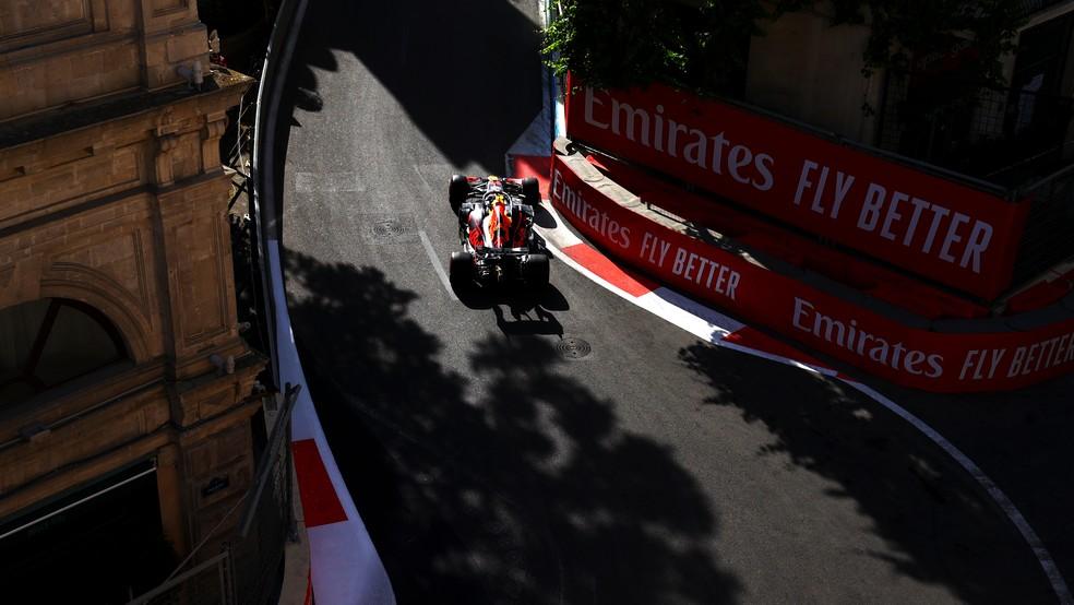 Sergio Pérez no icônico trecho da Subida do Castelo no Circuito de Rua de Baku