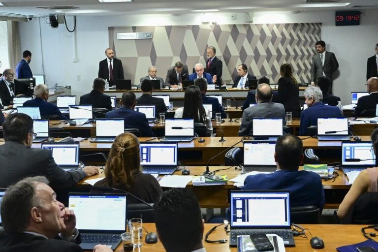 CCJ do Senado Enterra PEC da Blindagem em Votação Unânime