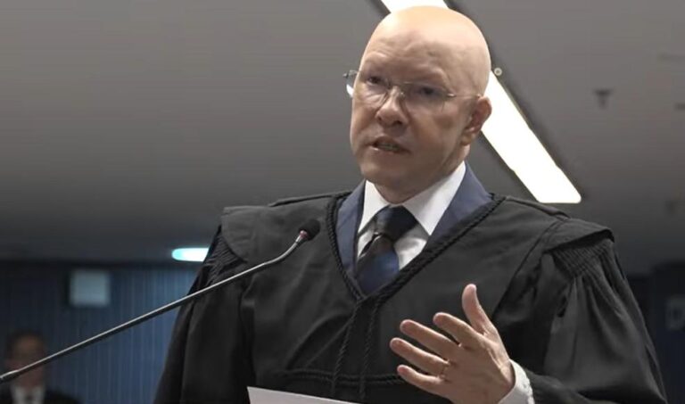 Advogado de Almir Garnier provoca risadas no STF ao defender réu da trama golpista e sugere que Flávio Dino pode ser presidente