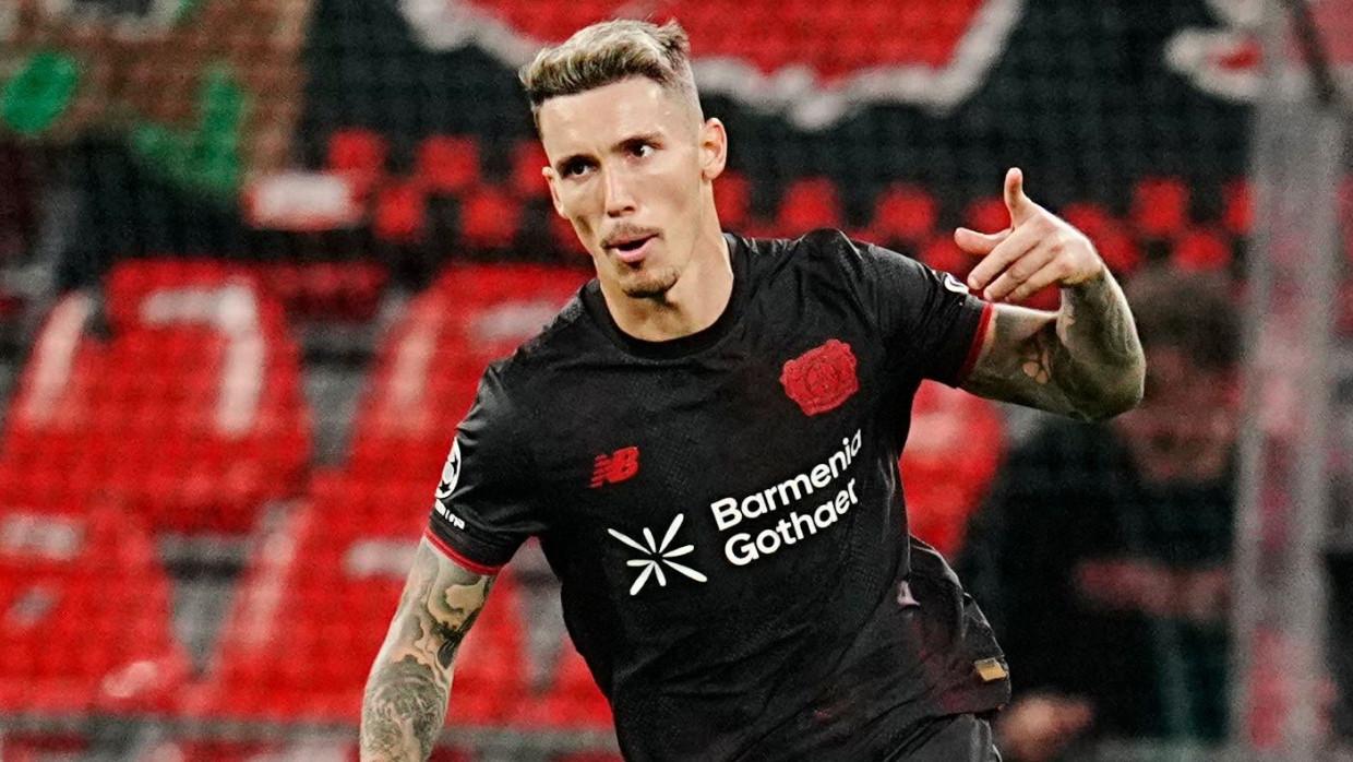 Freistoßkünstler: Grimaldo salva o Leverkusen