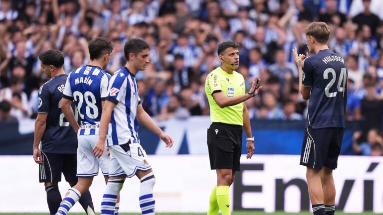 Gonçalo Guedes enfrenta seu rival favorito em busca do primeiro triunfo da Real Sociedad