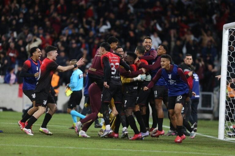 Athletico Divide Liderança do Segundo Turno da Série B com Arrancada Impressionante