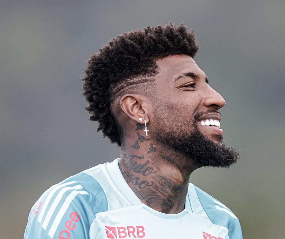 Emerson Royal em treino do Flamengo