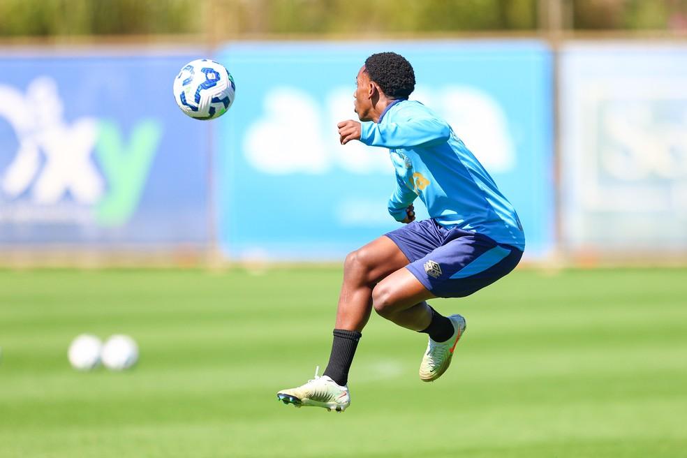 Gabriel Mec em treino do Grêmio