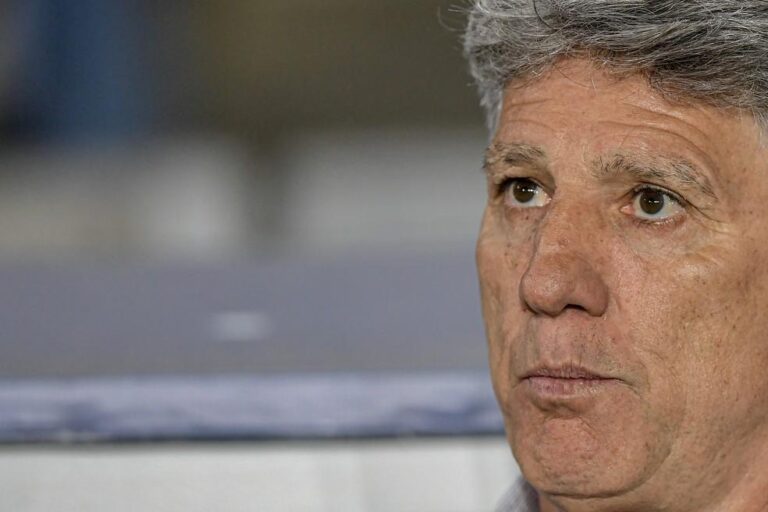 Renato Gaúcho se despede do Fluminense e critica “gênios” da internet