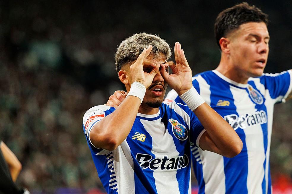 William Gomes comemora golaço pelo Porto em clássico contra o Sporting