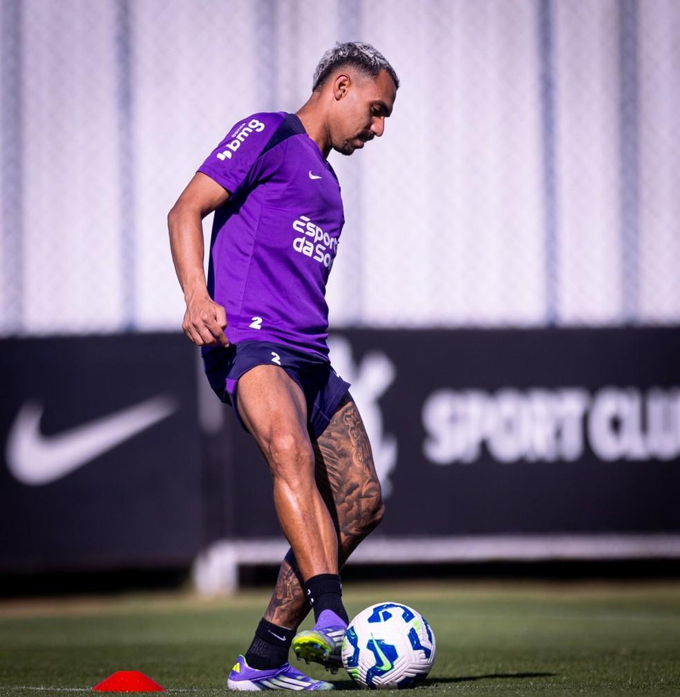 Matheuzinho em treino do Corinthians no CT Dr. Joaquim Grava