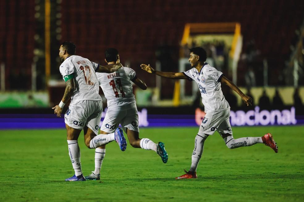 Willian José, Rodrigo Nestor e Vitinho pelo Bahia