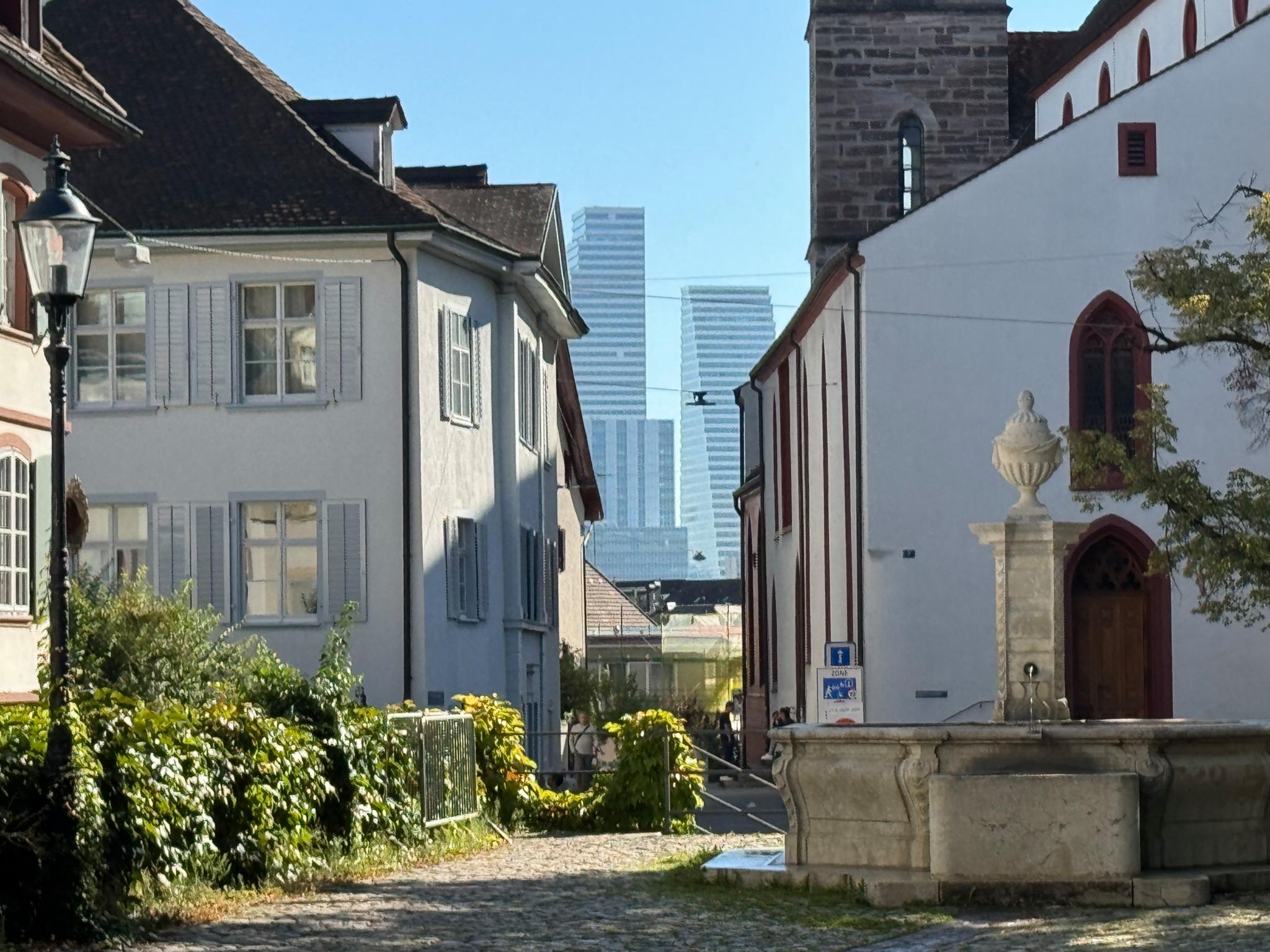 Antiga área de Basel com vista para a indústria farmacêutica