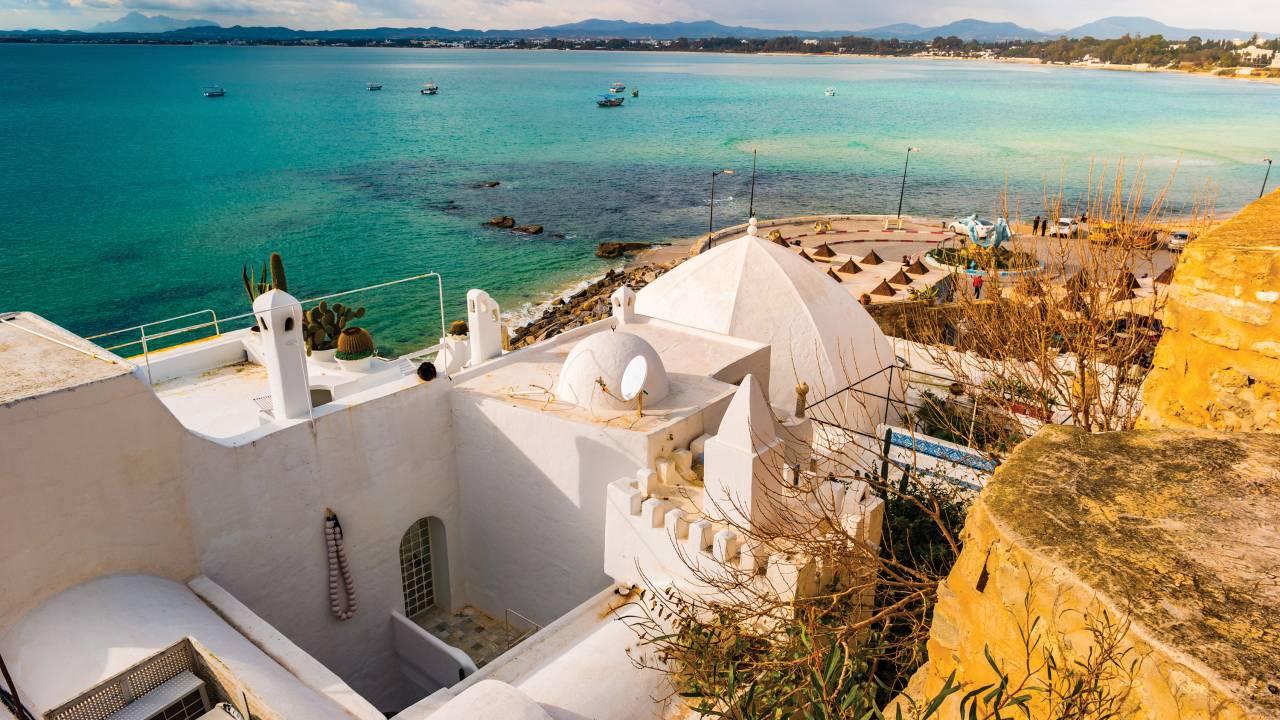 Praia de Hammamet, Tunísia, cartão-postal que fornece tranquilidade e perfume de jasmim.