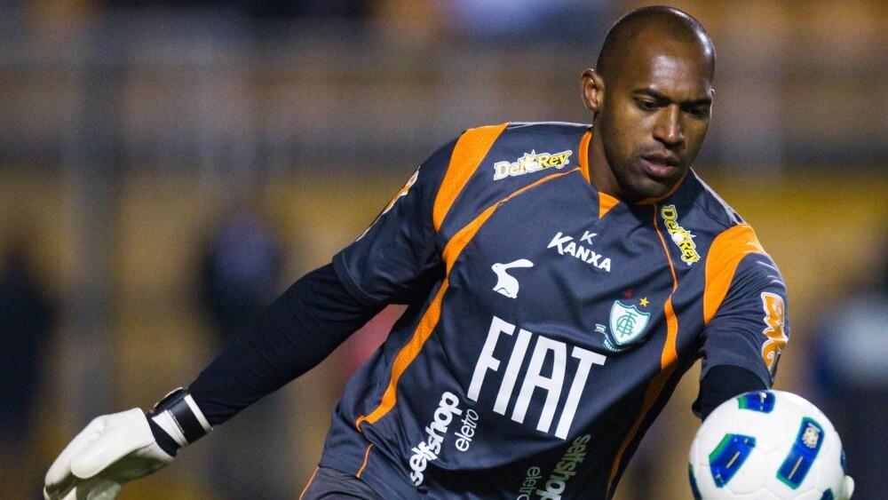 Neneca, ex-goleiro do América, morreu aos 45 anos.