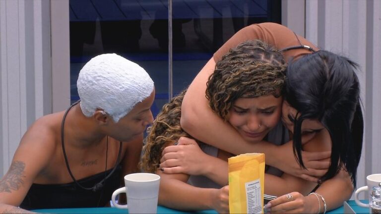 Camille Vitoria Chora e Recebe Apoio de Amigas no Estrela da Casa