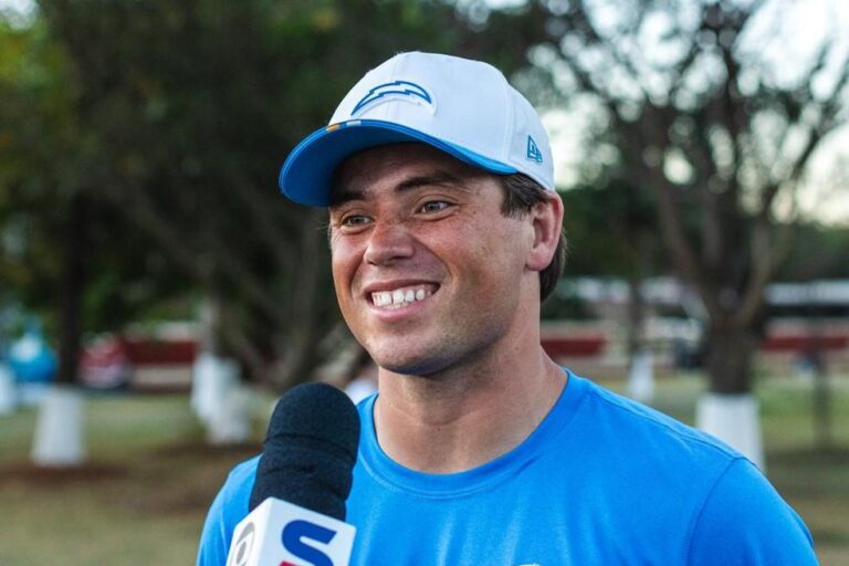 Entusiasmo do Kicker Cameron Dicker e Regras Restritivas no Jogo da NFL no Brasil