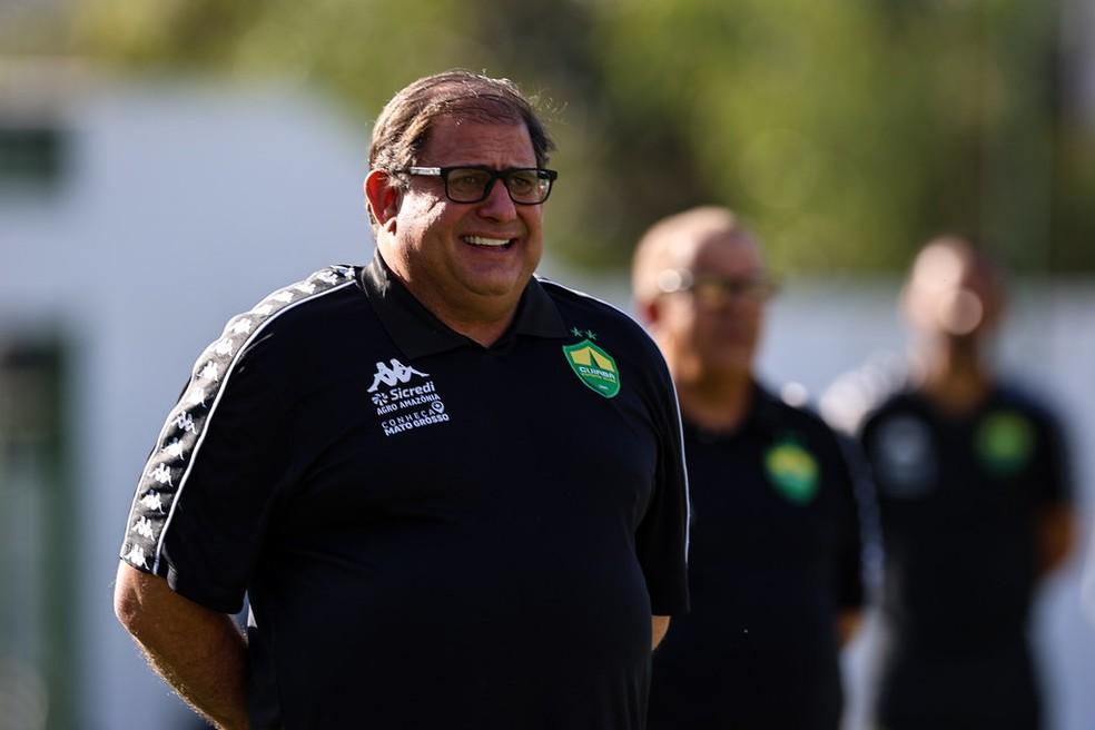 Guto Ferreira em duelo contra o Goiás