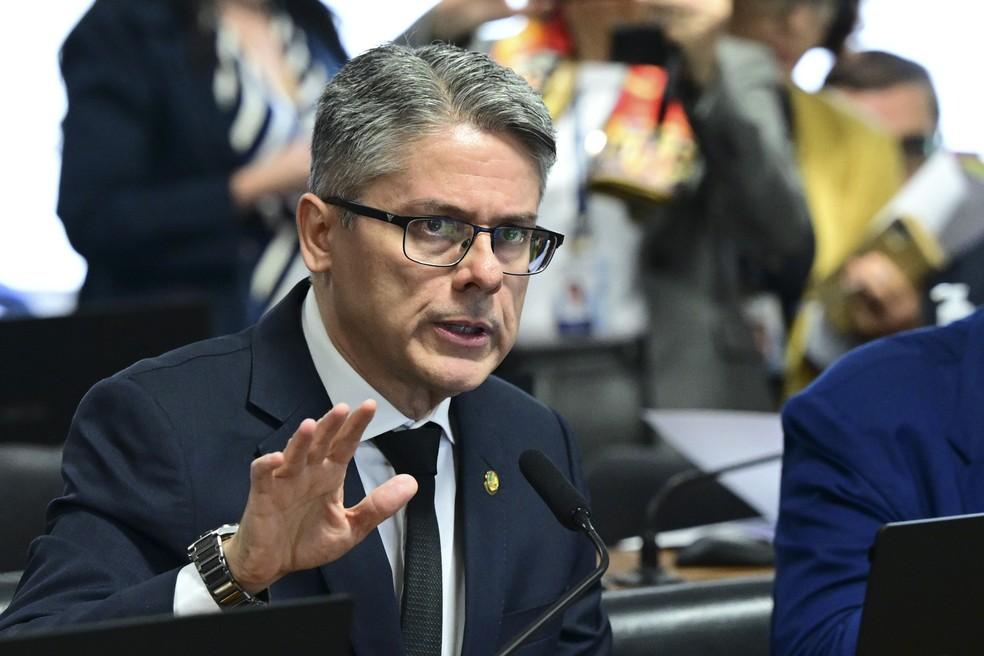 Senador Alessandro Vieira durante CCJ para votar parecer contrário à PEC da Blindagem