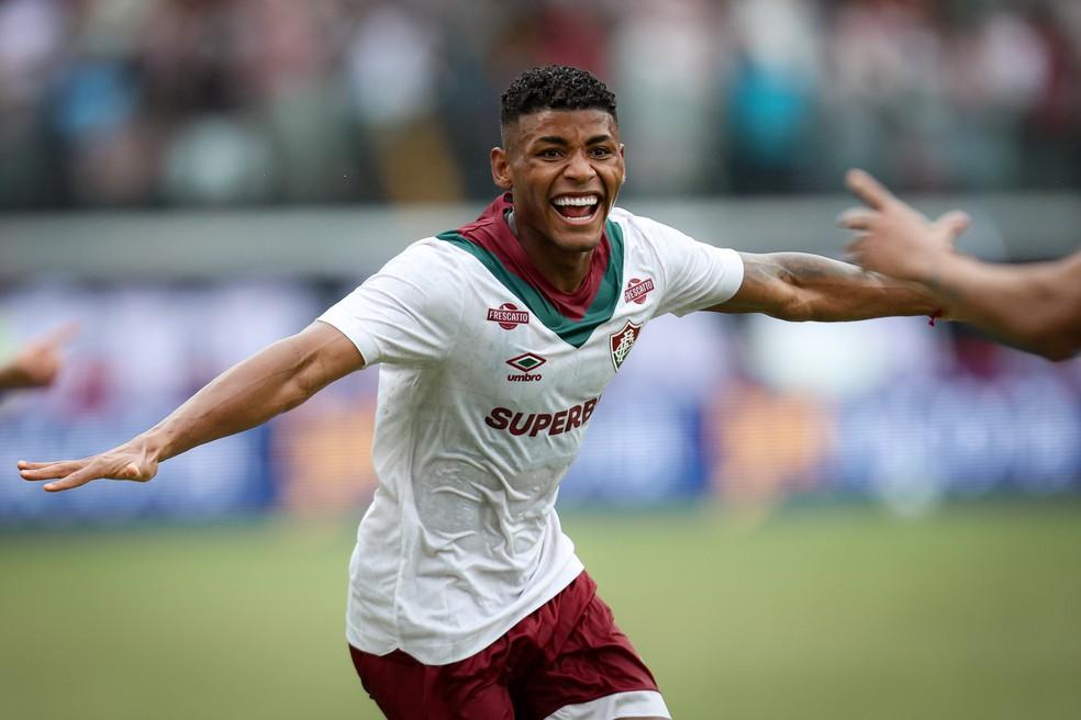 Hércules comemora seu gol em Vitória x Fluminense pelo Brasileirão 2025