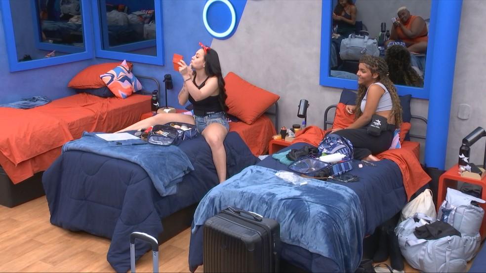 Ruama Feitosa discute seu celibato com as amigas no dormitório do Estrela da Casa