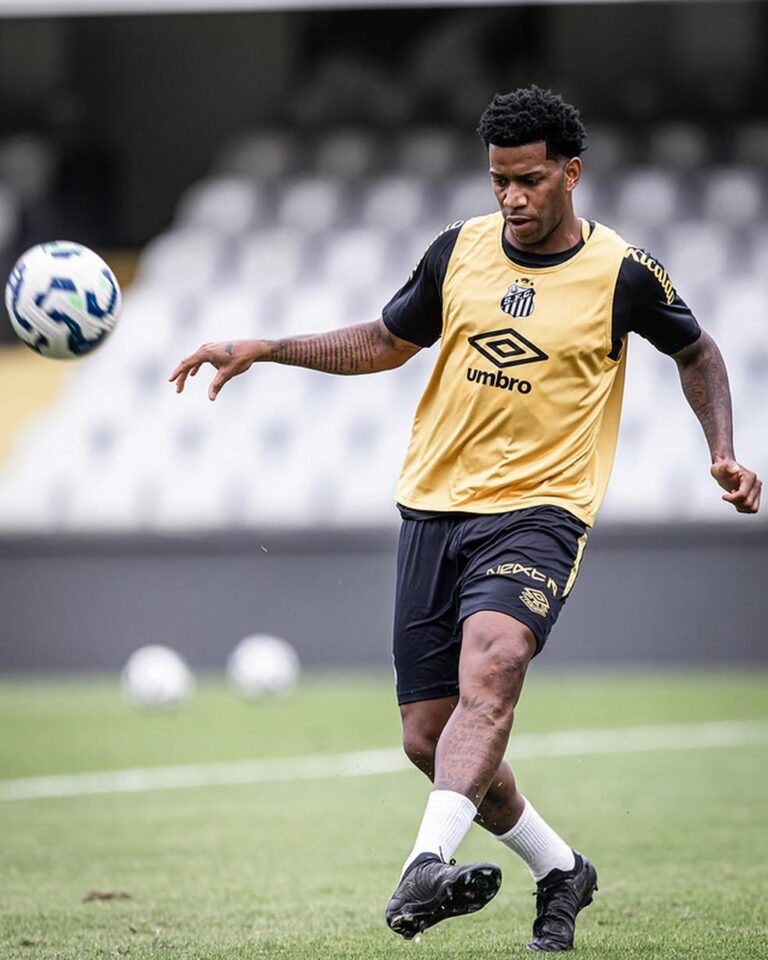 Gil compartilha experiências difíceis no Santos e anuncia sua despedida