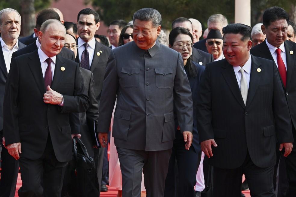 Xi Jinping, Vladimir Putin e Kim Jong-un chegam a desfile militar em Pequim