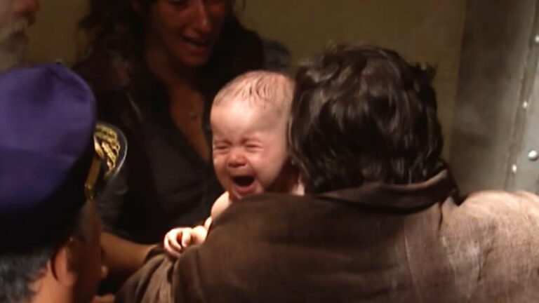 Cena Emocionante de Terra Nostra Revela História Real de Sobrevivência