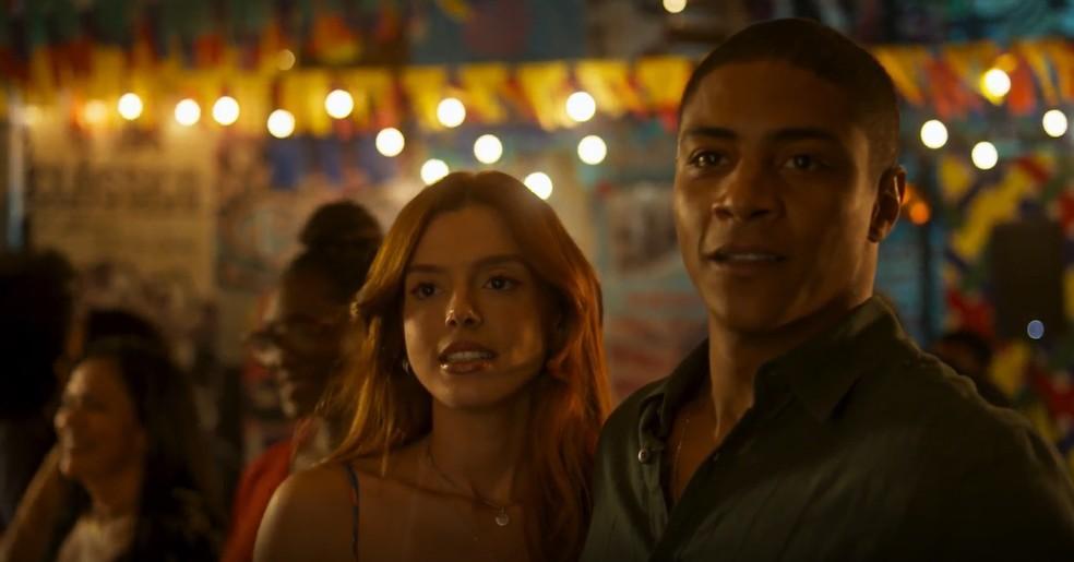 Kami e Marlon levam susto com beijão de Bárbara e Ryan — Foto: Globo