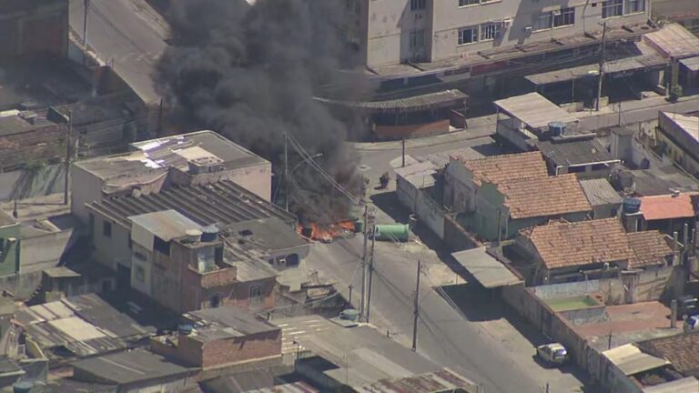 Operação policial em Senador Camará resulta em tiroteio e impacto no transporte público