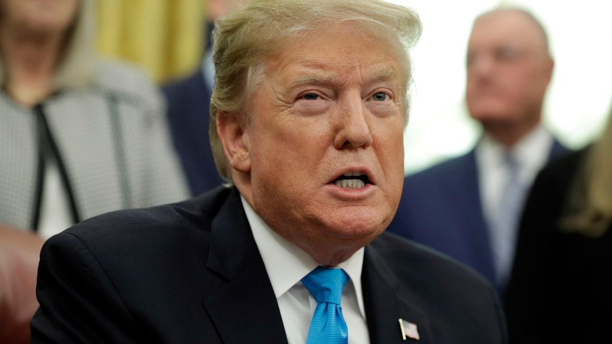 Donald Trump durante a cerimônia de assinatura de diretriz de política espacial na Casa Branca em 2019