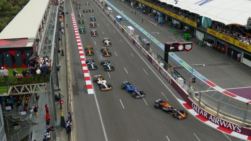 Max Verstappen lidera a corrida enquanto Piastri cai para o final