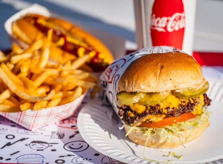 Irv’s Burgers: O Retorno Triunfal de um Icônico Restaurante de Los Angeles