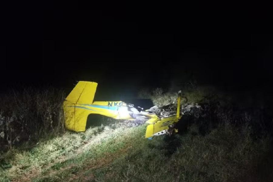 Avião de pequeno porte cai em Aquidauana, no Pantanal do Mato Grosso do Sul, deixando mortos três passageiros e o piloto.