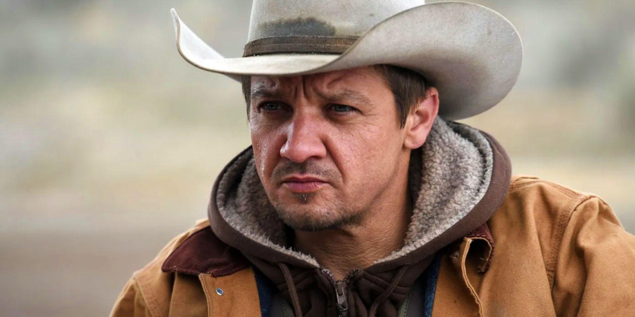 Jeremy Renner usando um chapéu de cowboy em Wind River