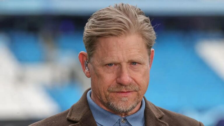Peter Schmeichel critica saídas de jogadores do Manchester United e deseja sucesso a Hojlund