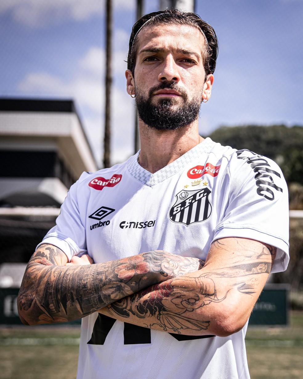 Lautaro Díaz assinou contrato com o Santos até o meio de 2026